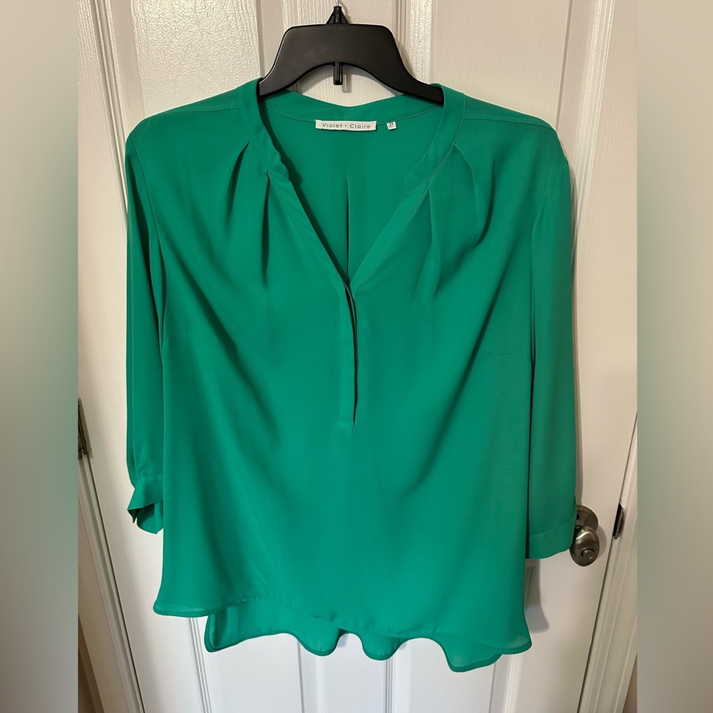 Emerald Green Womens Top 2X Flowy Lightweight Longer in Back Button Sleeve Sheer